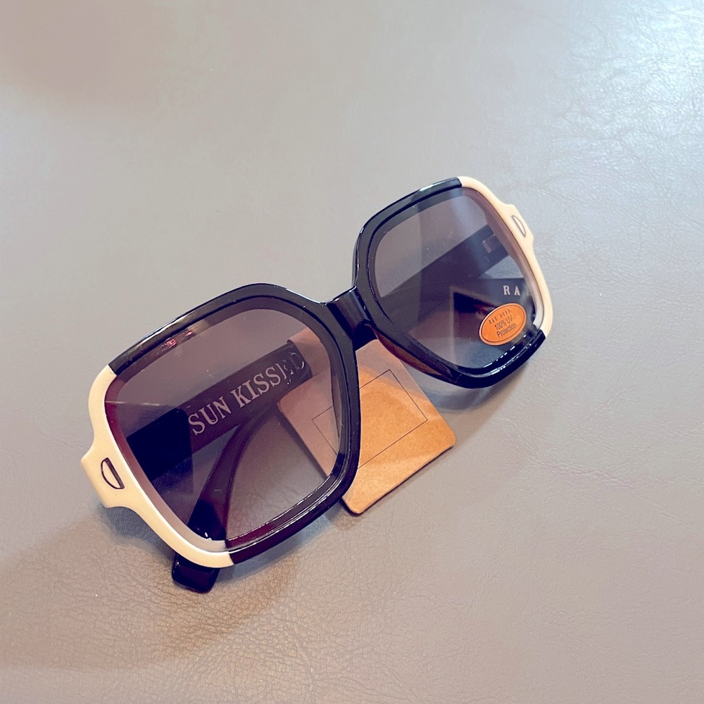 Rae Dunn Black Oversized sunglasses
